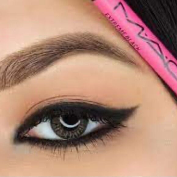 MAC Cosmetics In ExtremeDimension 24HR Kajal Eye Liner - Picture 6 of 8